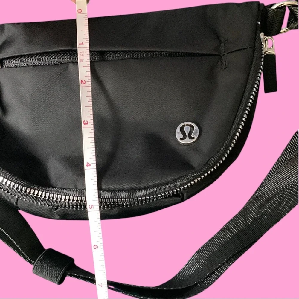 lululemon athletica Sleek Black And Silver Crossbody Bag 2L - Picture 6 of 7